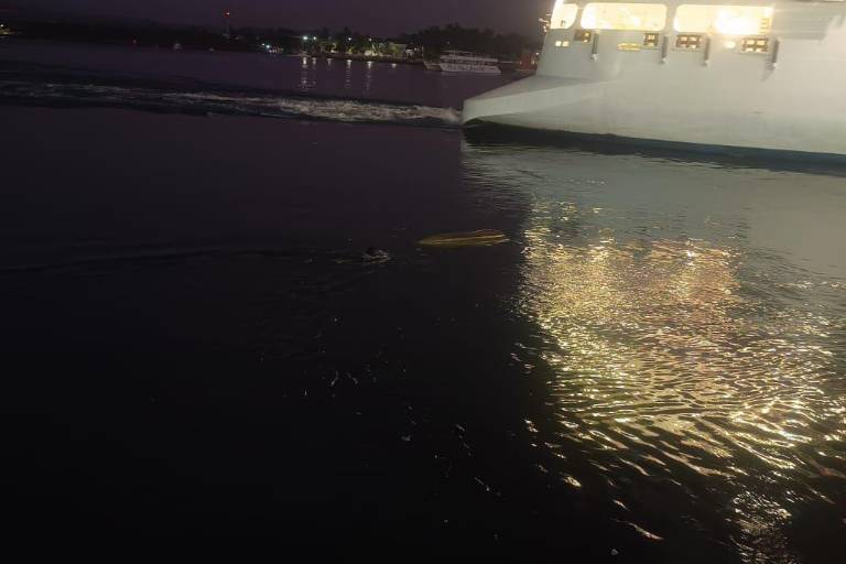 Rescata la Marina a persona a bordo de kayak en Mazatlán