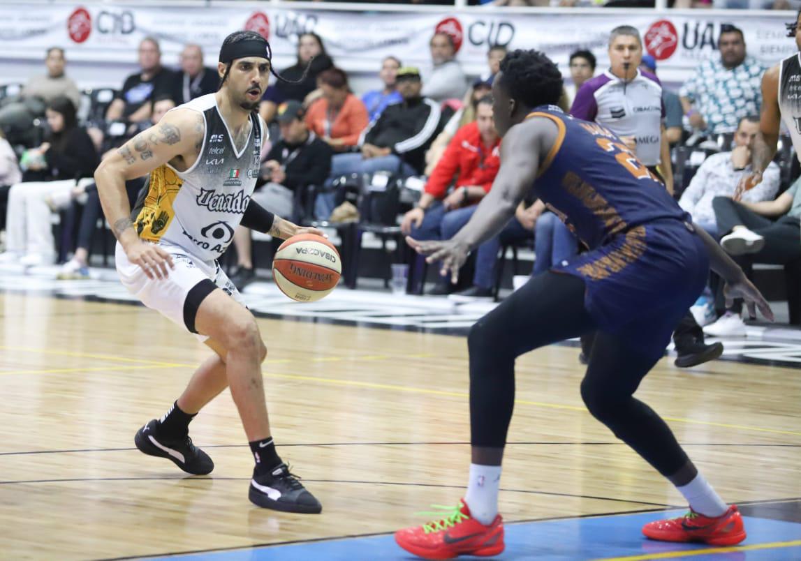 $!Ángeles le saca la escoba en casa a Venados Basketball
