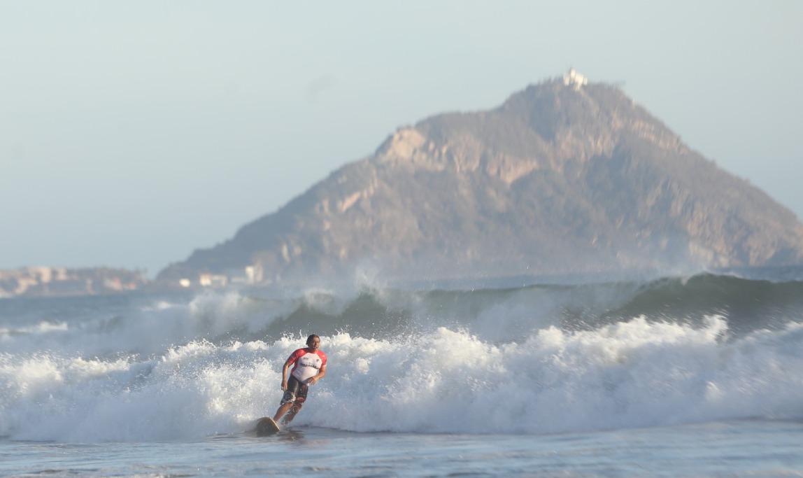 $!Jaime Camargo se adueña del Blue Therapy Surf Music