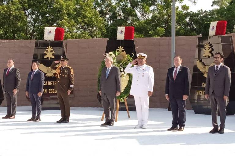 Acude Gobernador a monumento de los Niños Héroes de Chapultepec