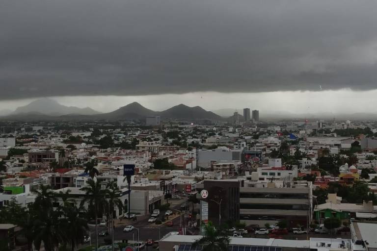Intensa lluvia acompañada de fuertes vientos cae sobre Culiacán