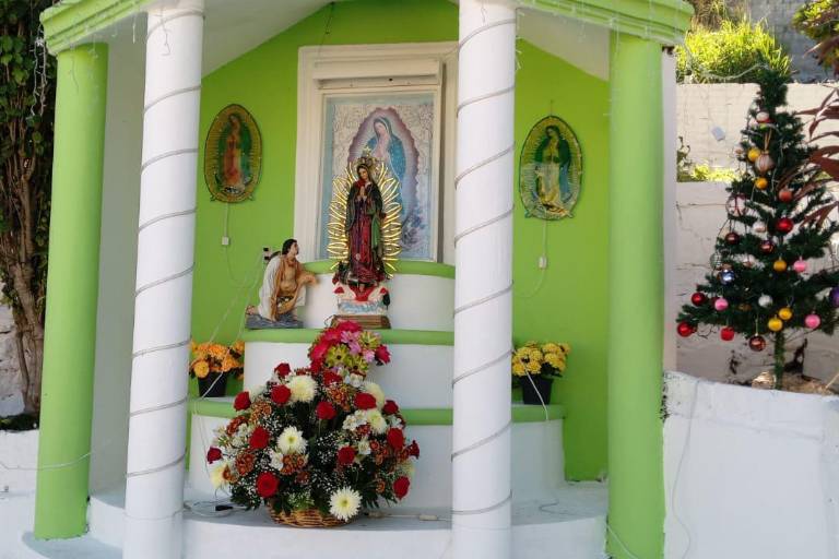 En la calle Morelos, una ermita se mantiene como el centro para honrar a la Virgen de Guadalupe