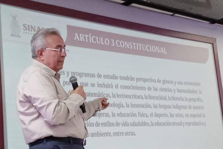 Libros de texto están sustentados en la Constitución, defiende Rocha Moya