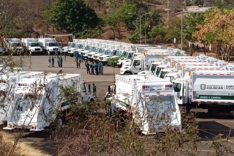 Entrega Gobierno de Culiacán 40 camiones recolectores de basura
