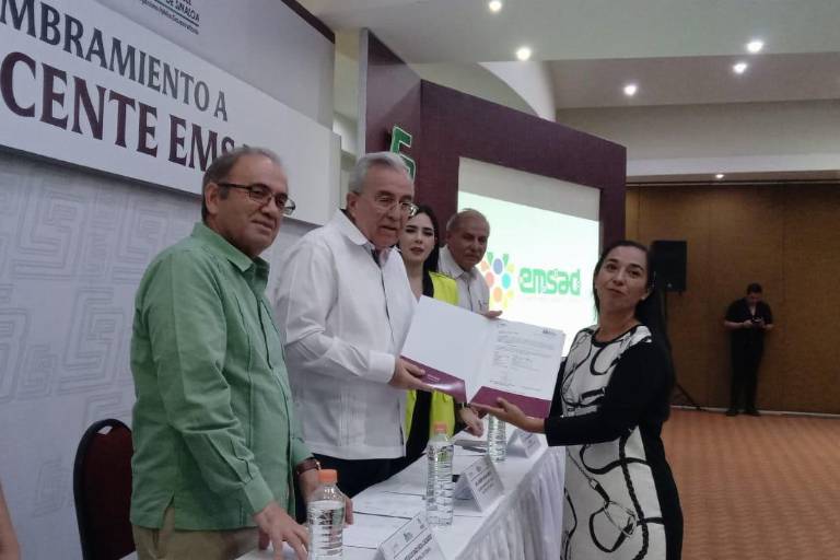 Otorgan plazas a más de 200 docentes de educación a distancia de Cobaes