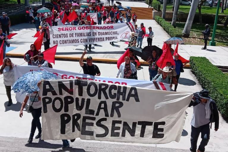 El Movimiento Antorchista Sinaloense marcha al Palacio de Gobierno para pedir intervención de Rocha Moya