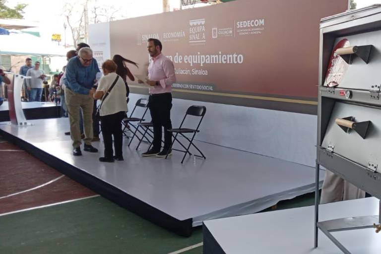 Reciben 229 microempresarios de Culiacán equipo productivo mediante el programa Equipa Sinaloa