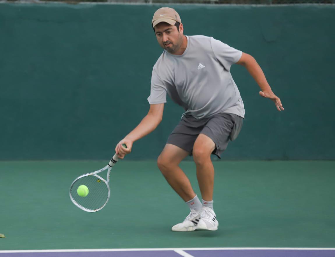 $!Santiago Prieto domina a su rival en Tenis Copa Primavera