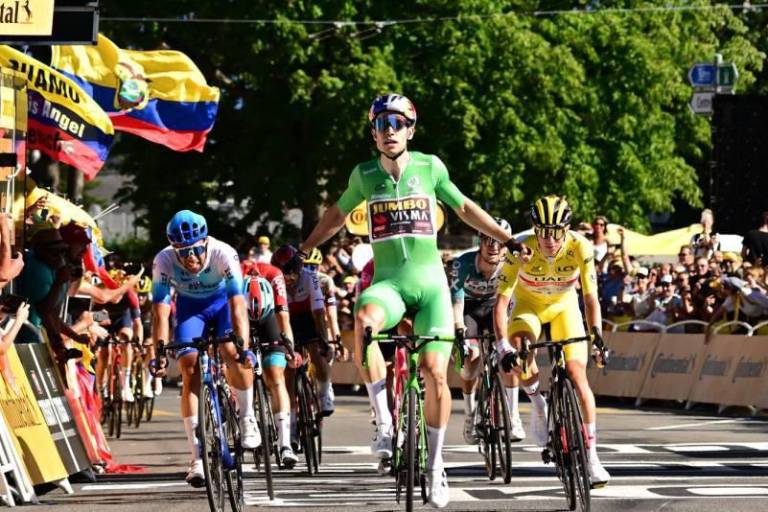 Wout van Aert gana en subida de Lausana su segunda etapa del Tour de Francia