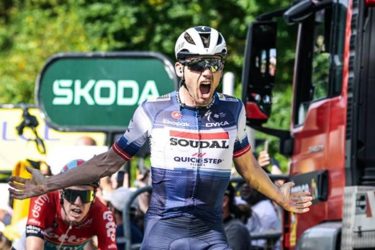 El danés Asgreen sorprende a los sprinters y gana la etapa 18