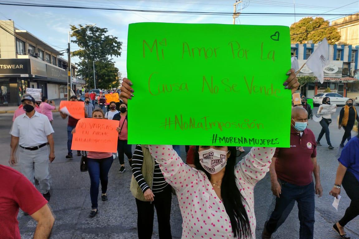 $!Protestan morenistas en Ahome por imposición de Gerardo Vargas Landeros