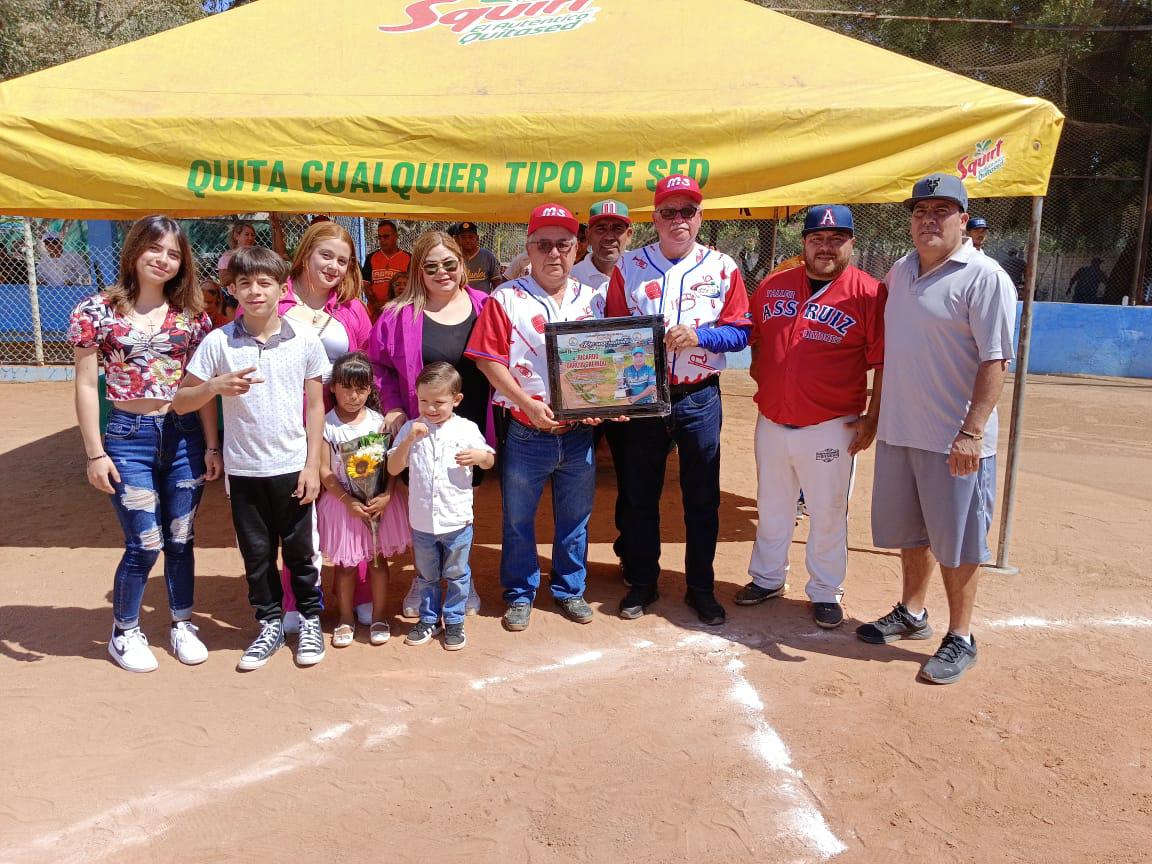 $!Cantan playball en el Club Deportivo Polluelos
