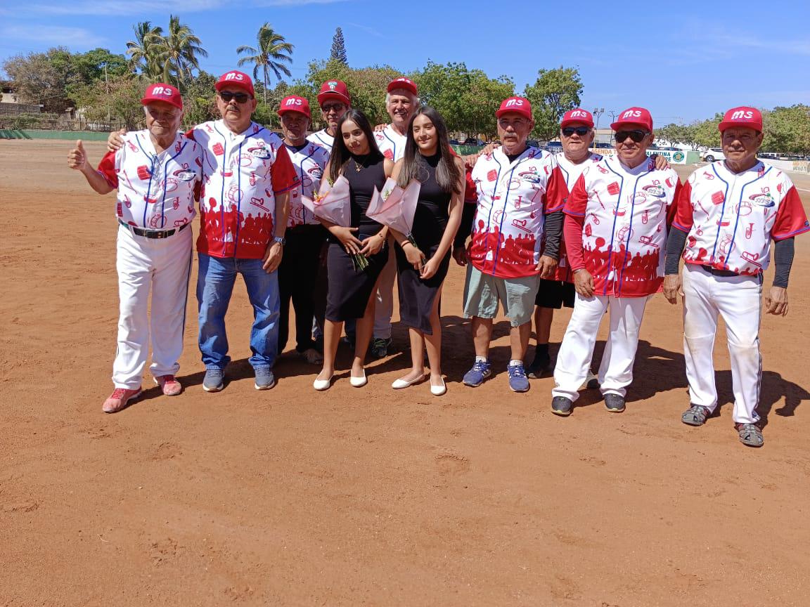 $!Cantan playball en el Club Deportivo Polluelos