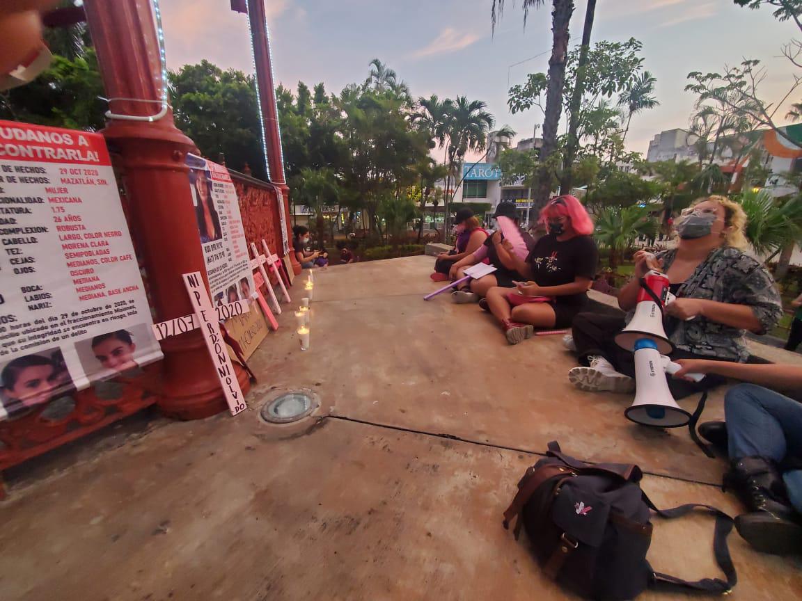 $!‘Ahorcan’ Policías municipales de Mazatlán a menor de edad en manifestación feminista