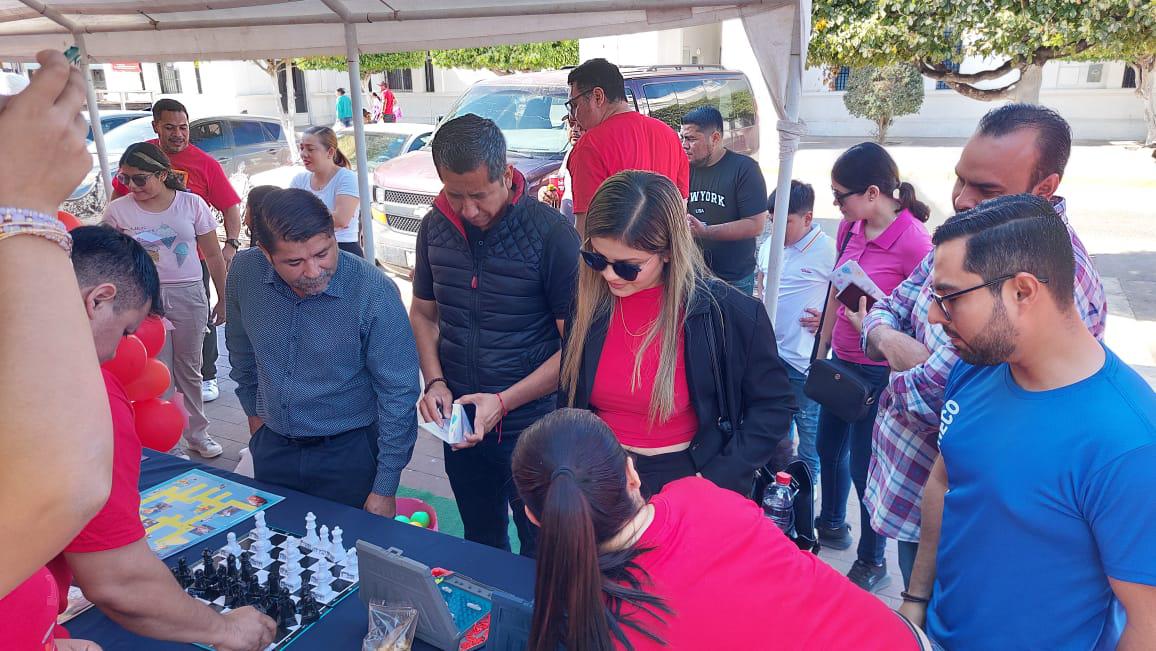 $!Docentes escuinapenses demuestran conocimientos adquiridos en diplomados de ciencias y matemáticas