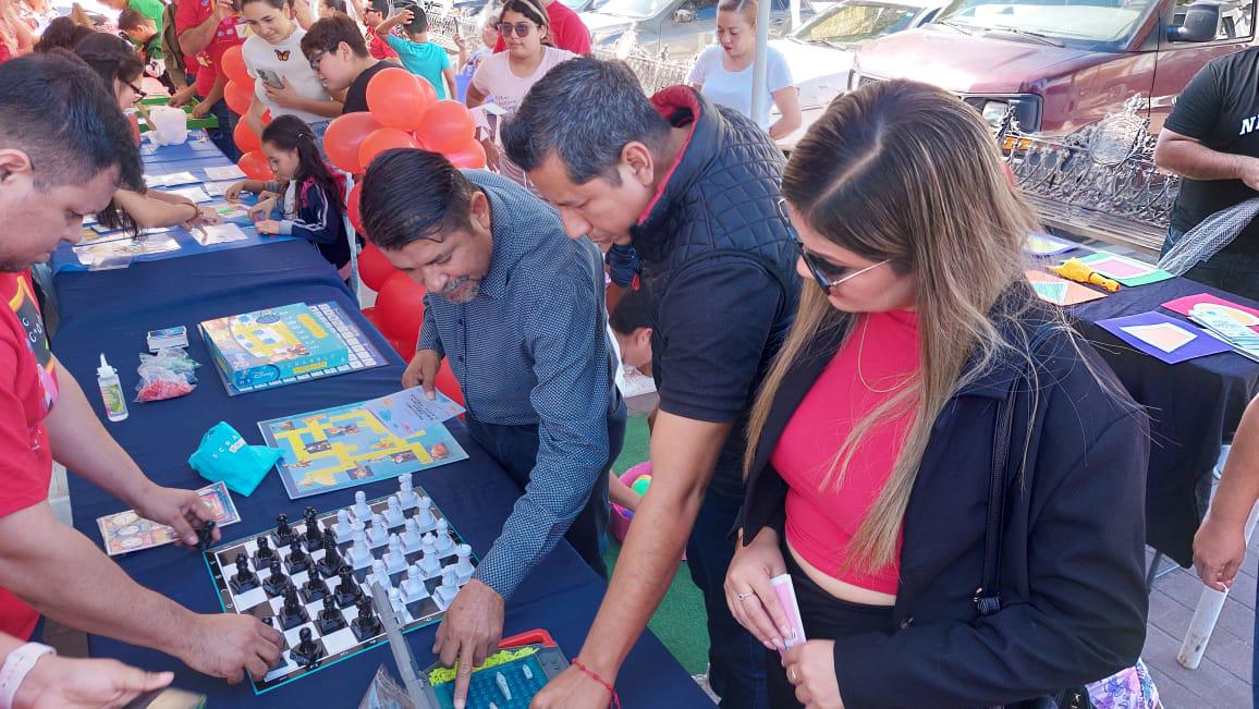 $!Docentes escuinapenses demuestran conocimientos adquiridos en diplomados de ciencias y matemáticas