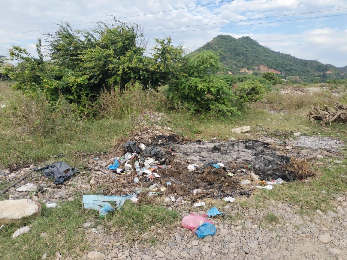 $!Convierten en basurero clandestino zona del río Baluarte