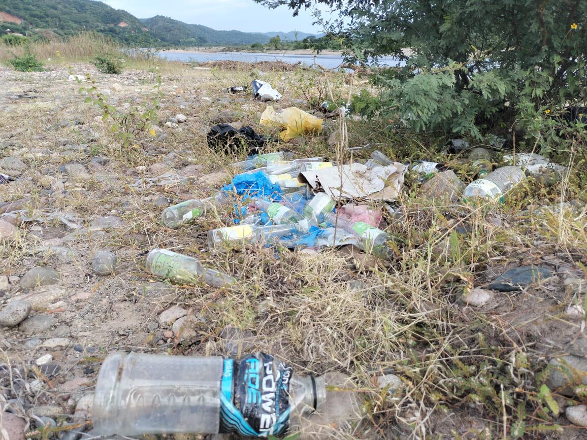 $!Convierten en basurero clandestino zona del río Baluarte