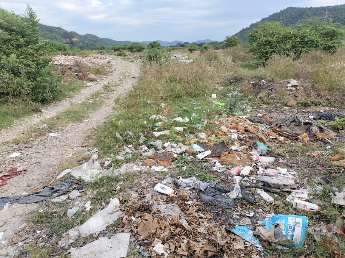$!Convierten en basurero clandestino zona del río Baluarte