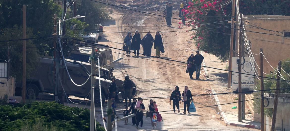 $!Familias huyen de sus hogares en Cisjordania, debido a la continua escalada de violencia (archivo).