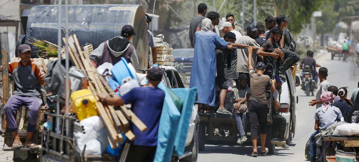 $!Evacuación de familias de Deir Al -Balah en la Franja de Gaza.