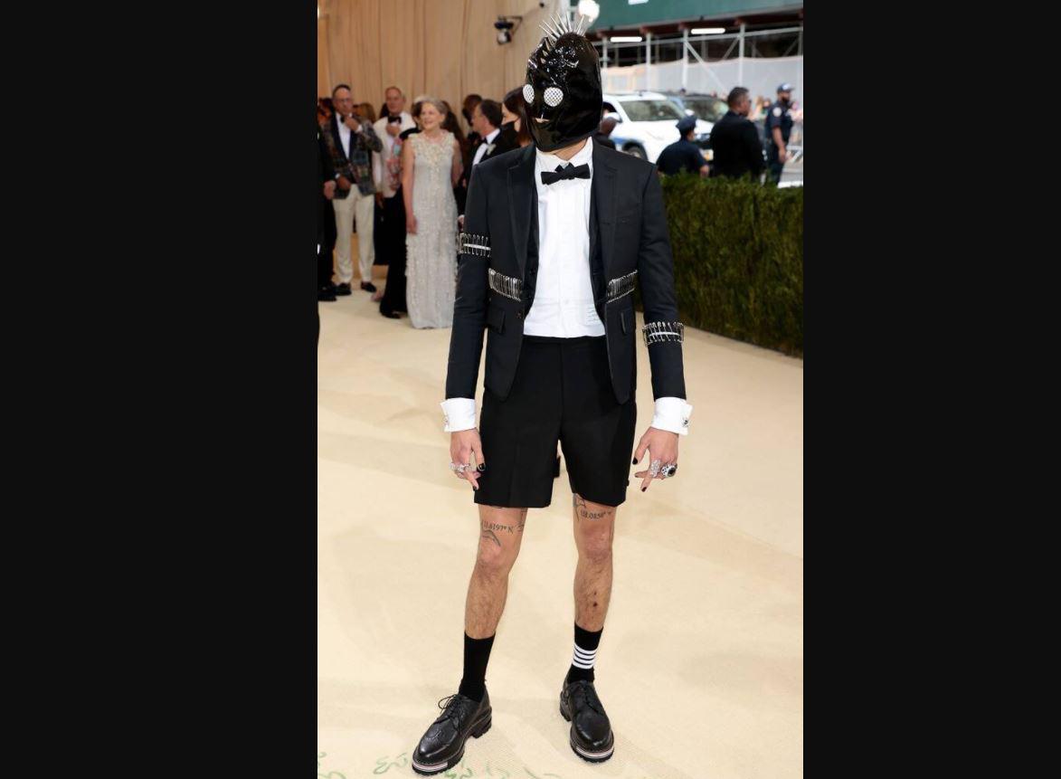 $!Extravagancia y glamour lucen los famosos que asisten al desfile del MET Gala 2021