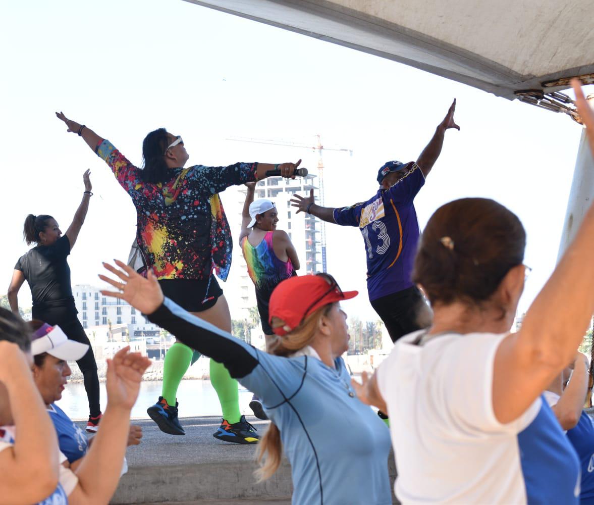 $!Llena ‘Baila Mazatlán’ de energía velaria de Playa Norte