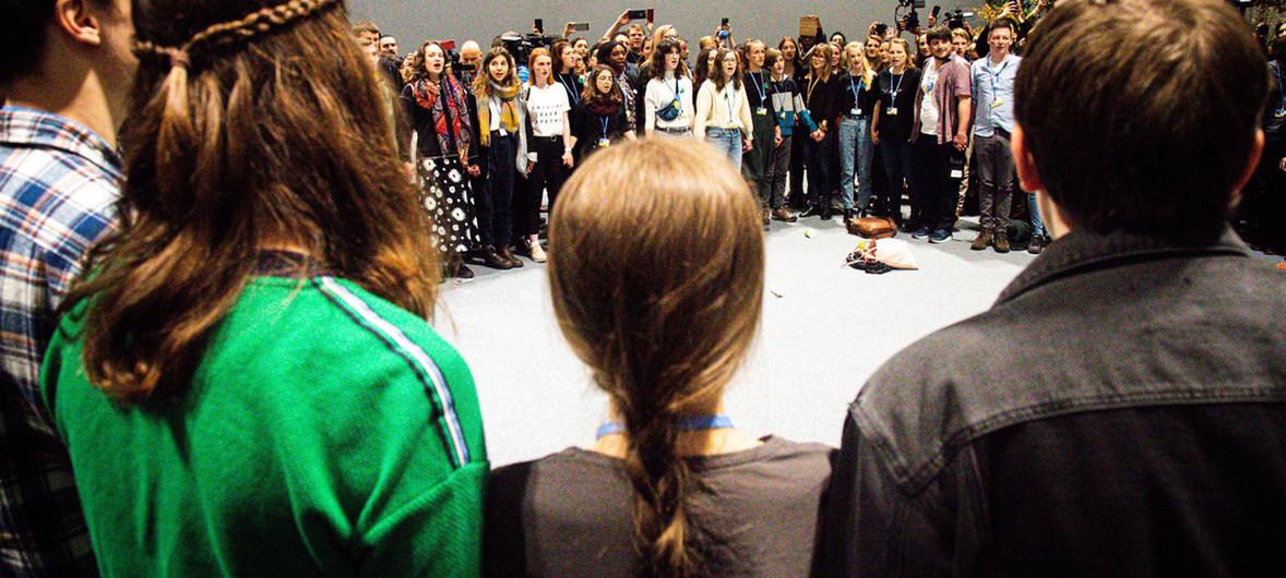$!Greta Thundberg se unió a otros jóvenes activistas en la COP25 para pedir acción urgente contra el cambio climático.