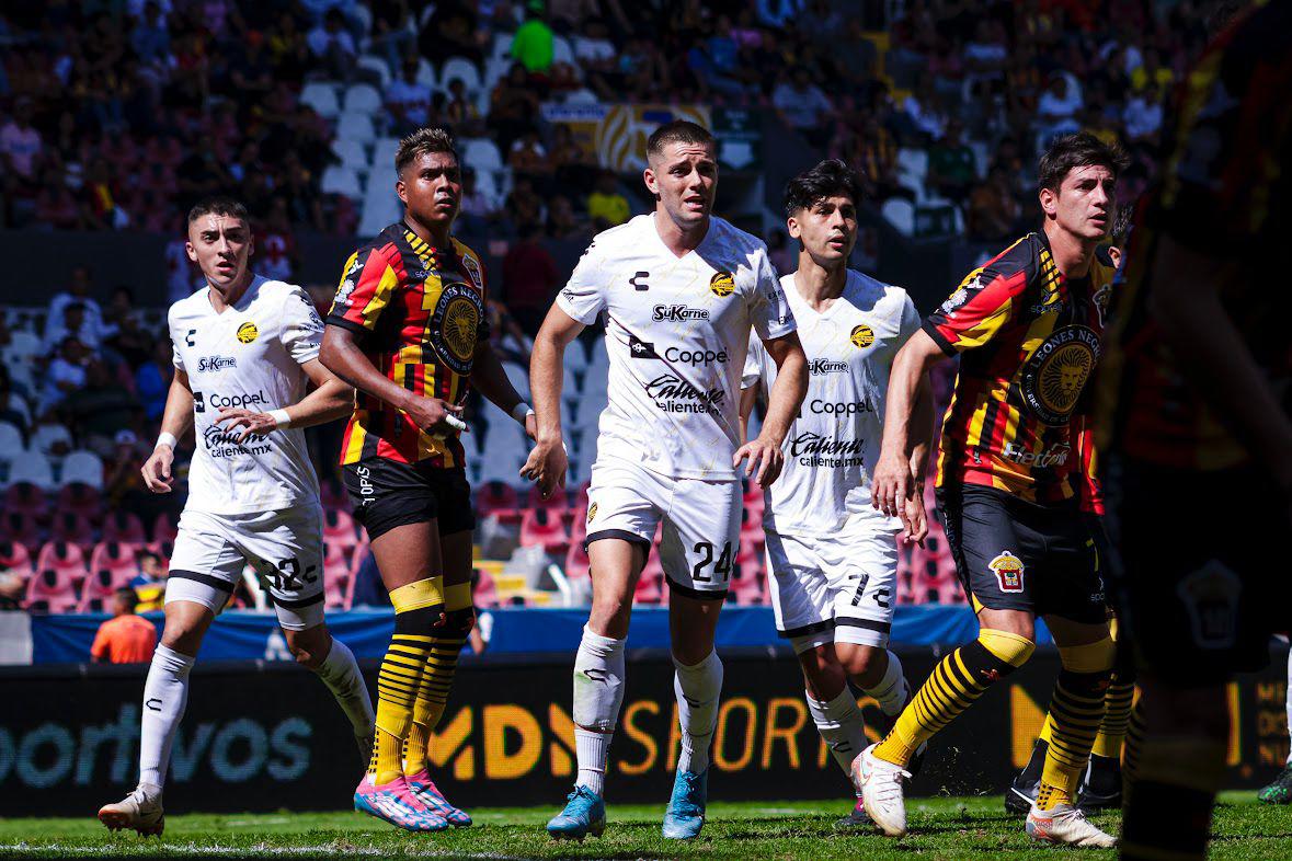 $!Dorados es devorado por Leones Negros en el Estadio Jalisco