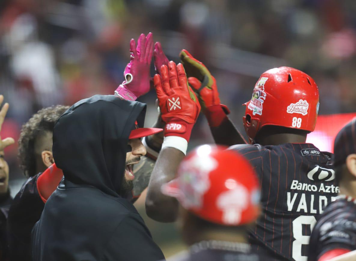 $!Venados pega de nuevo a Tomateros y está a la mitad del camino a la final
