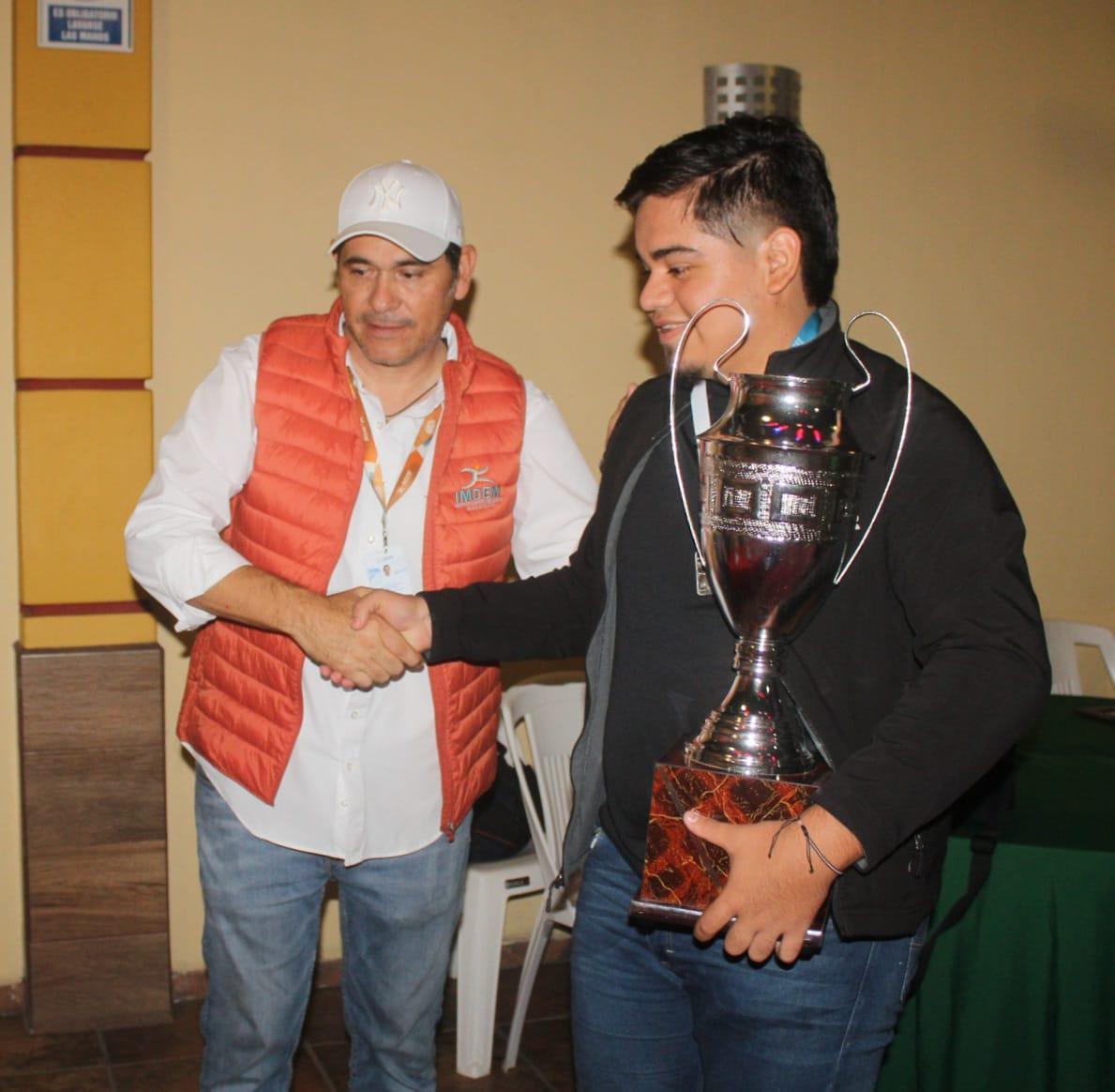 $!Premian a lo mejor de la Liga de Beisbol Nuevos Valores