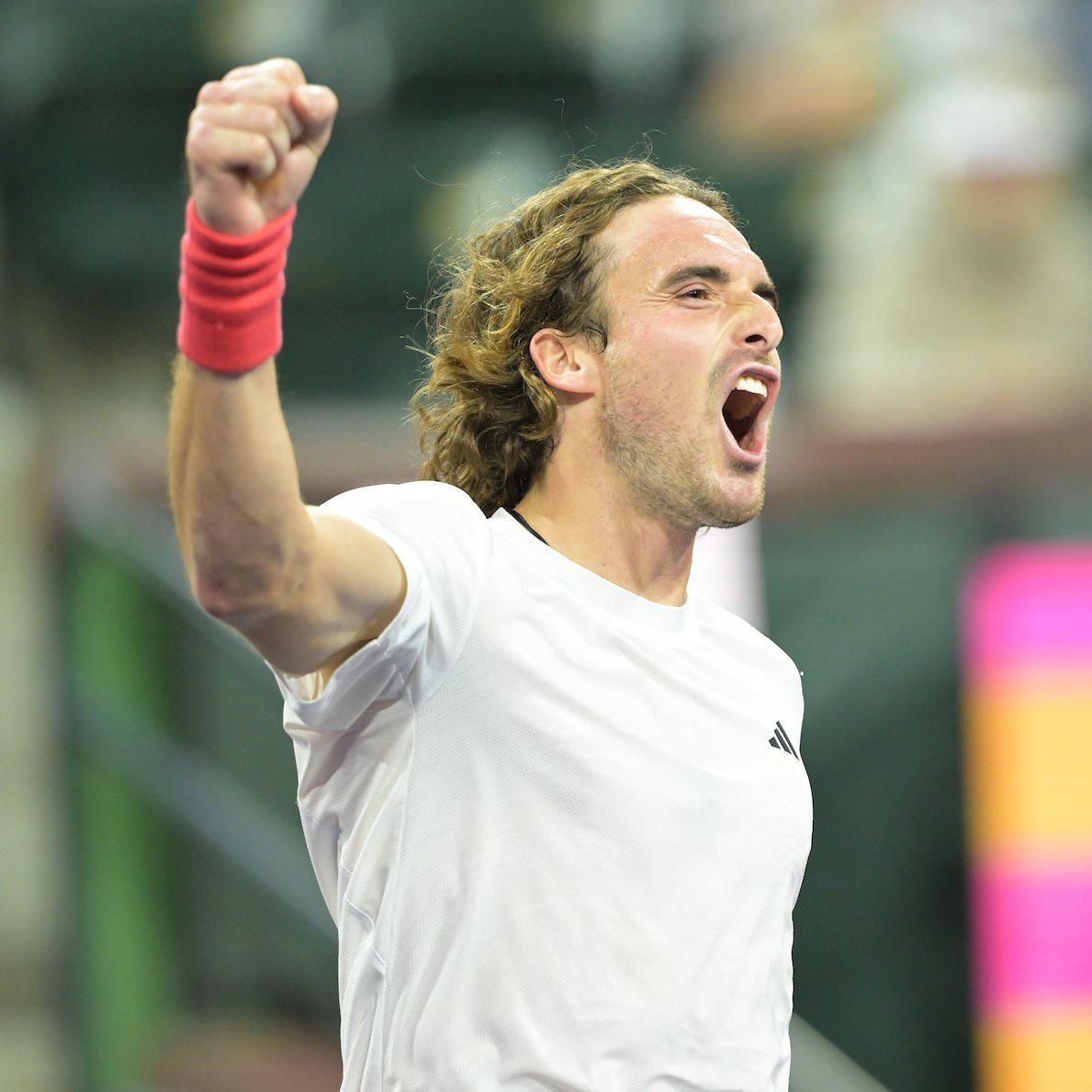$!Tsitsipas llega a 37 juegos de servicio sin sufrir quiebres