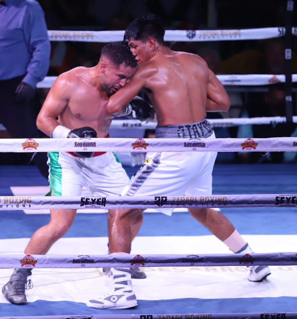 $!Feroz triunfo de Juan Estrada en velada de box Sangre Nueva 2
