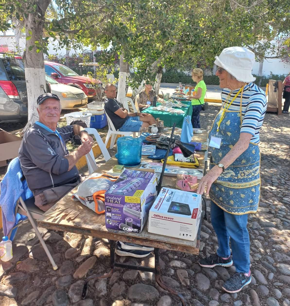 $!La comunidad extranjera que radica en el puerto participó en el evento.
