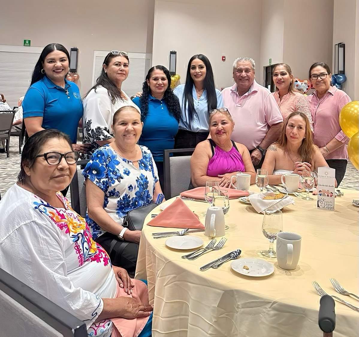$!Muy amena convivencia protagonizaron los jóvenes de corazón.
