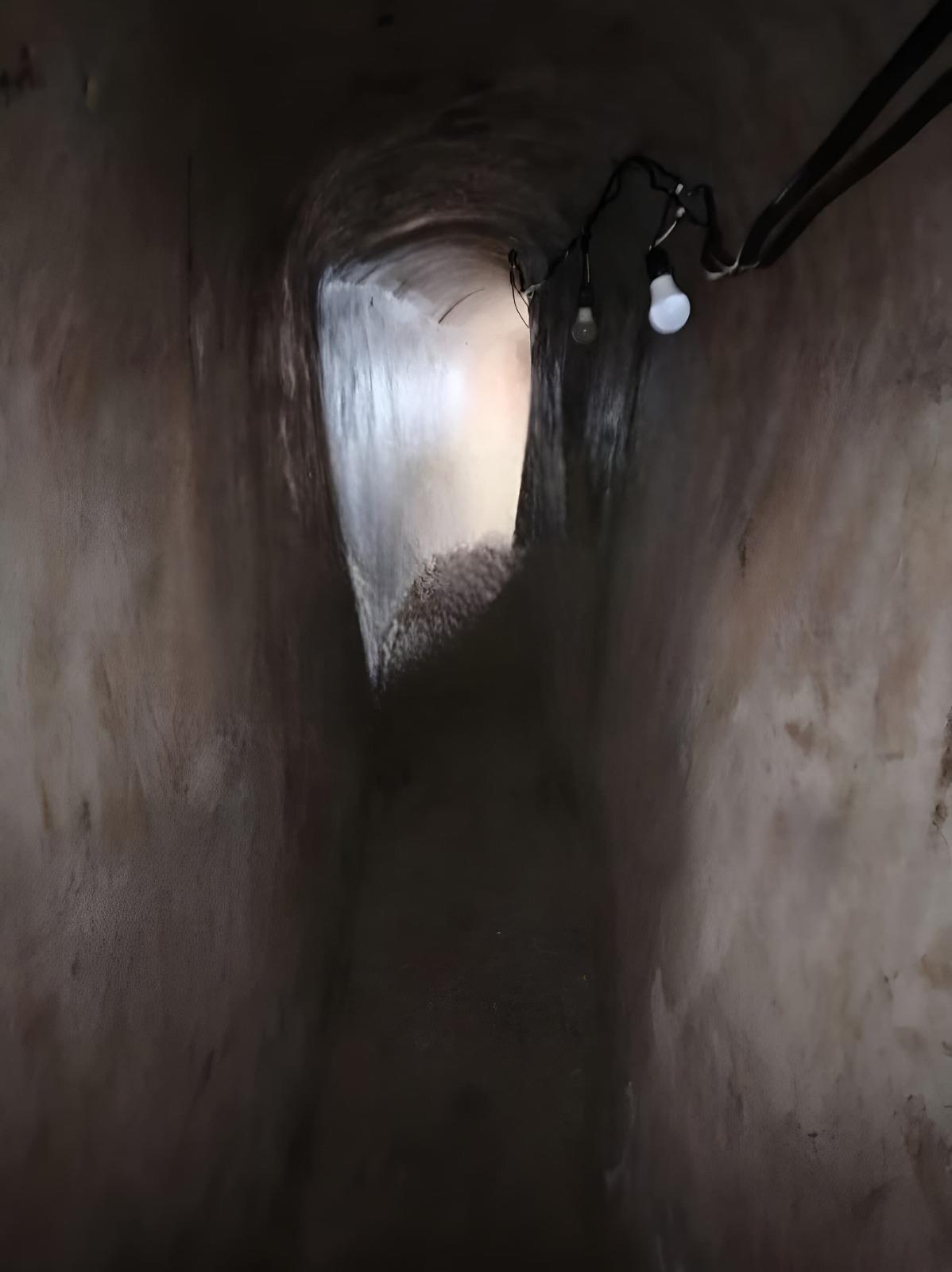 $!Así se ve el túnel que conecta los dos domicilios cateados en la colonia Tierra Blanca, en Culiacán