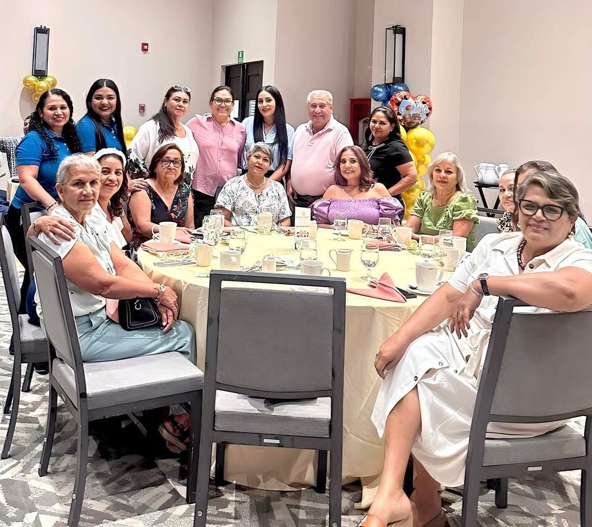 $!Los asistentes disfrutaron de una alegre reunión.