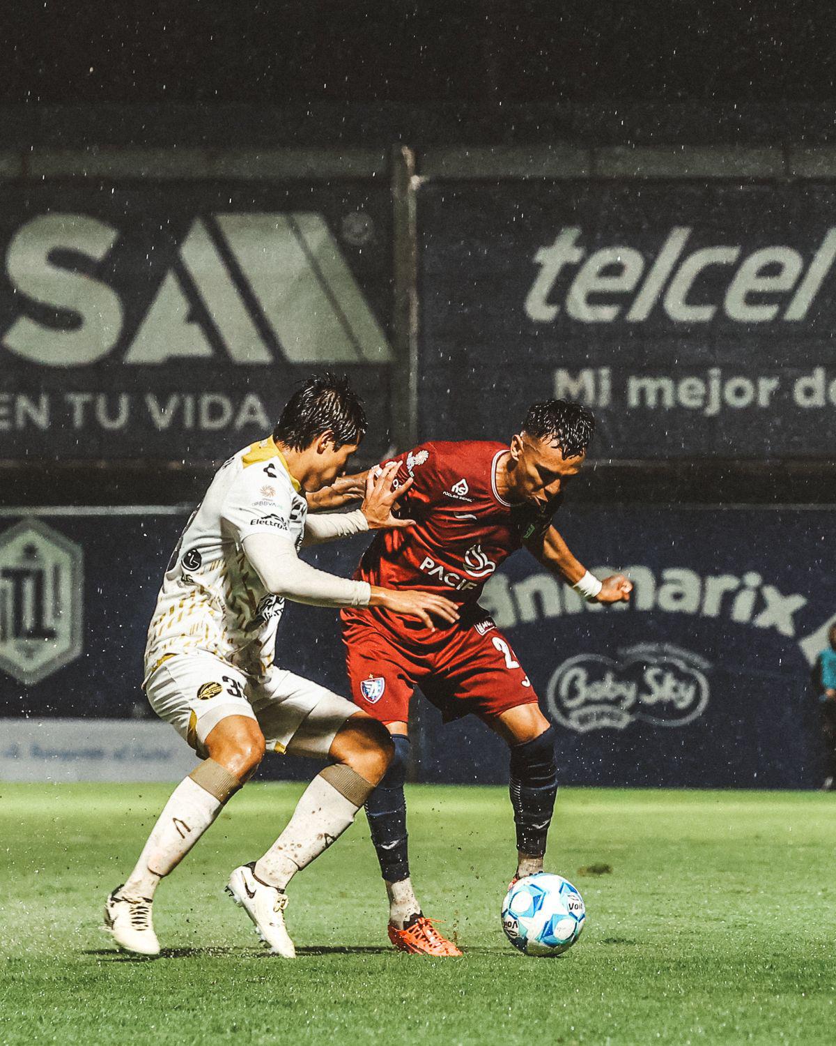 $!Dorados cae 3-0 ante Tepatitlán en jornada pasada por lluvia y expulsión