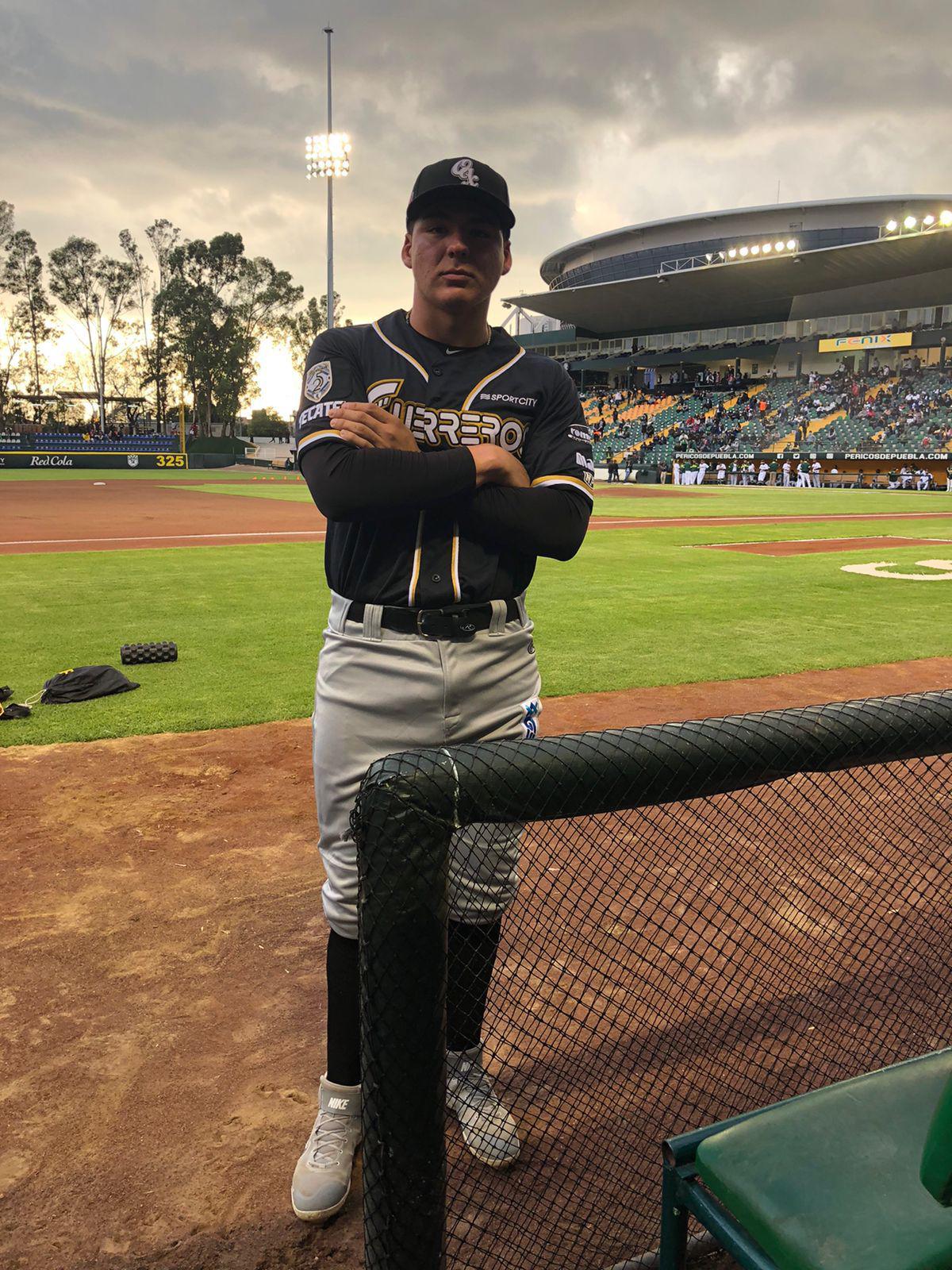 $!Esto apenas comienza, dice el lanzador mazatleco Guillermo Arvizu tras firmar con los Dodgers