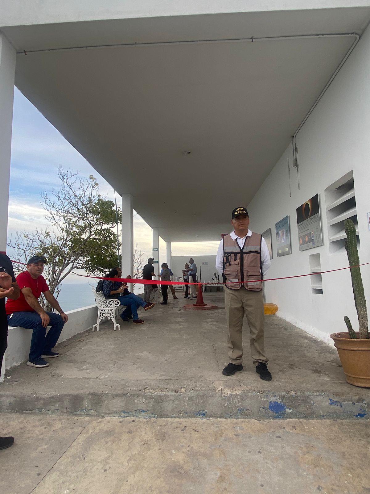 $!Inauguran exposición ‘El Crestón bajo la umbra’ en galería al aire libre del Faro Mazatlán