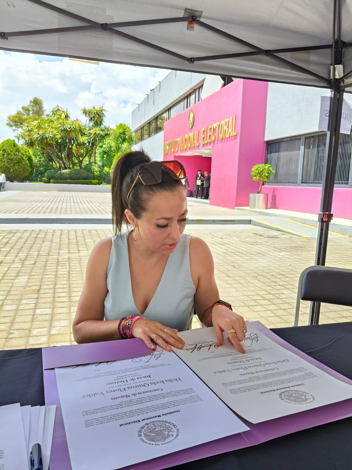 $!La buscadora Delia Quiroa recibe constancia de mayoría como Jueza de Distrito electa