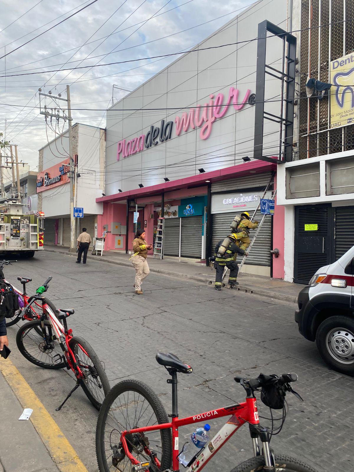 $!Evacuan la Plaza de la Mujer tras reporte de fuga de gas, en Culiacán