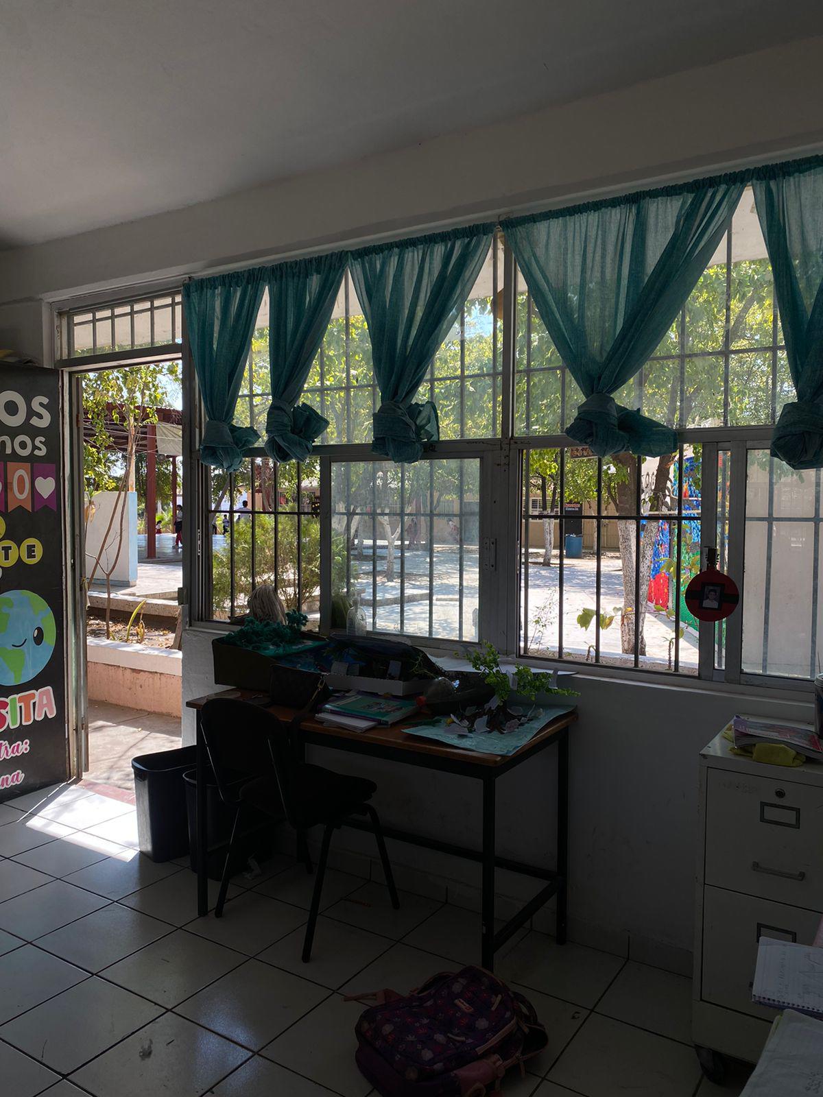 $!Madres de la primaria Roberto Hernández, en Culiacán, se manifiestan en SEPyC por corte de luz