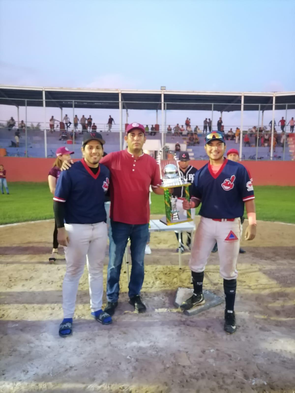 $!Pueblo Nuevo barre a Indios en 4 juegos y es tricampeón del beisbol de Escuinapa