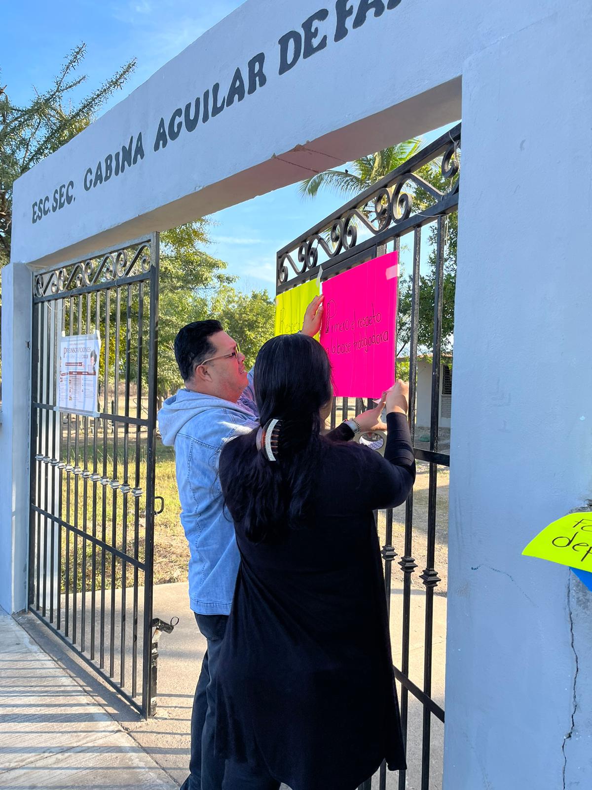 $!Protestan en escuelas de Escuinapa por cambios sin méritos de movilidad