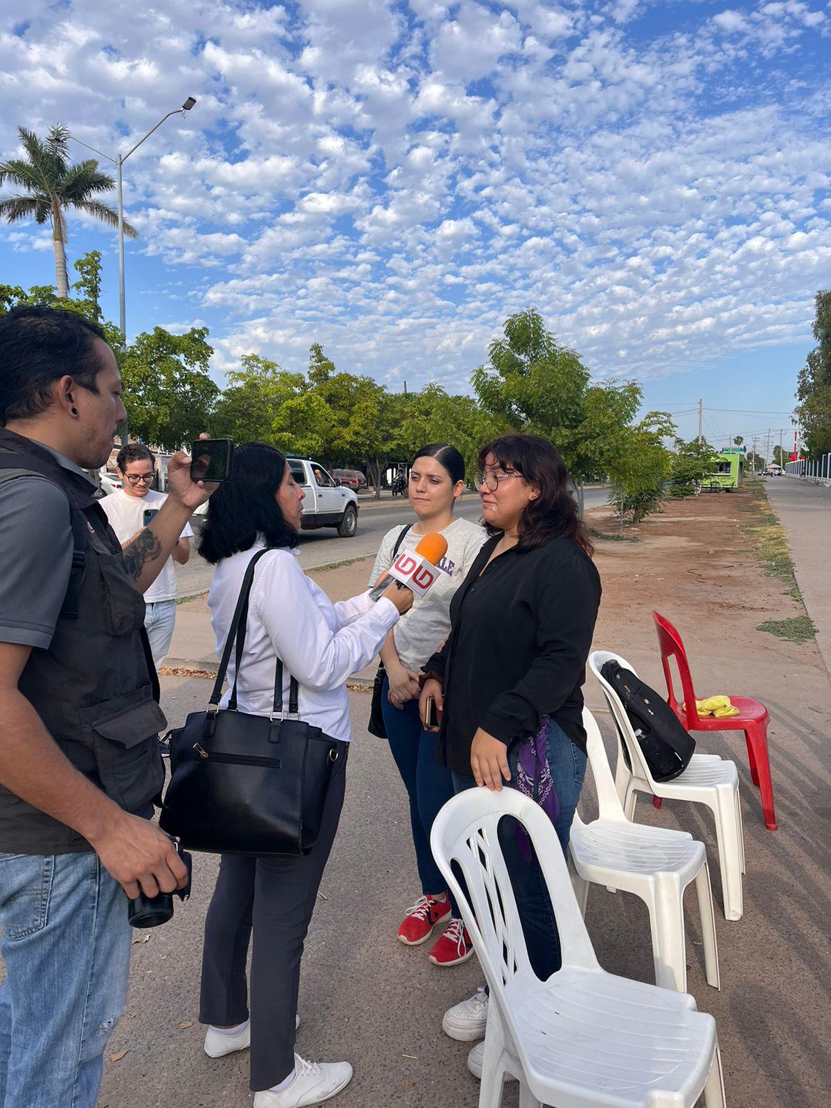 $!Profesor de la UAS en Los Mochis intenta dar clases y amenazan con despedirlo