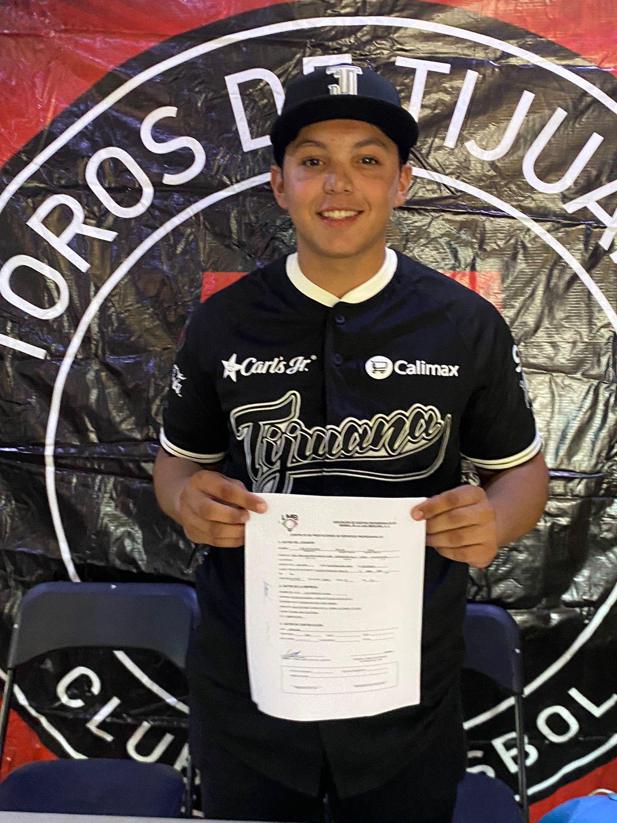 $!Sinaloense Carlos Buelna firma con Toros de Tijuana, de la Liga Mexicana de Beisbol