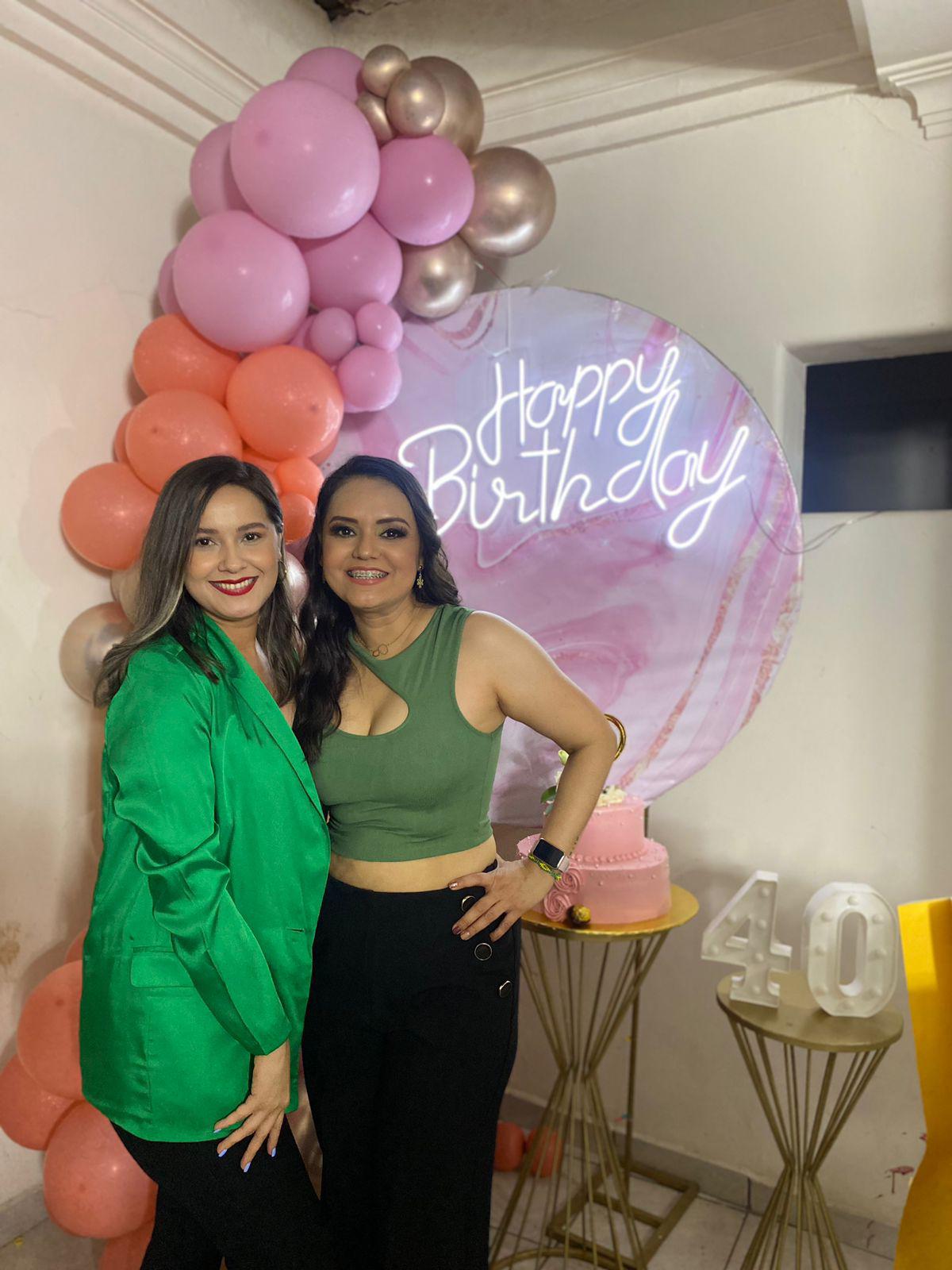 $!Su hermana Zyanya Zazueta compartió con ella sus mejores deseos.