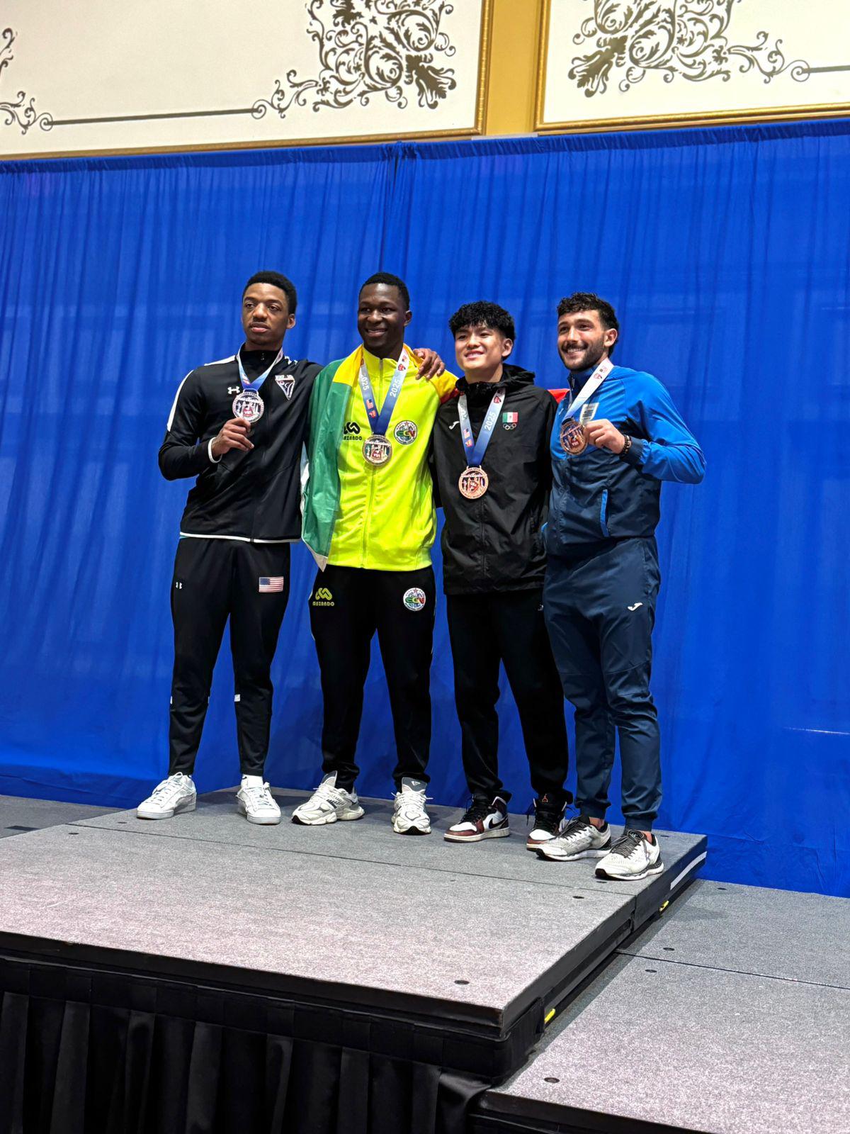 $!Obtienen oro, plata y bronce, karatecas mazatlecos, en gira por Estados Unidos