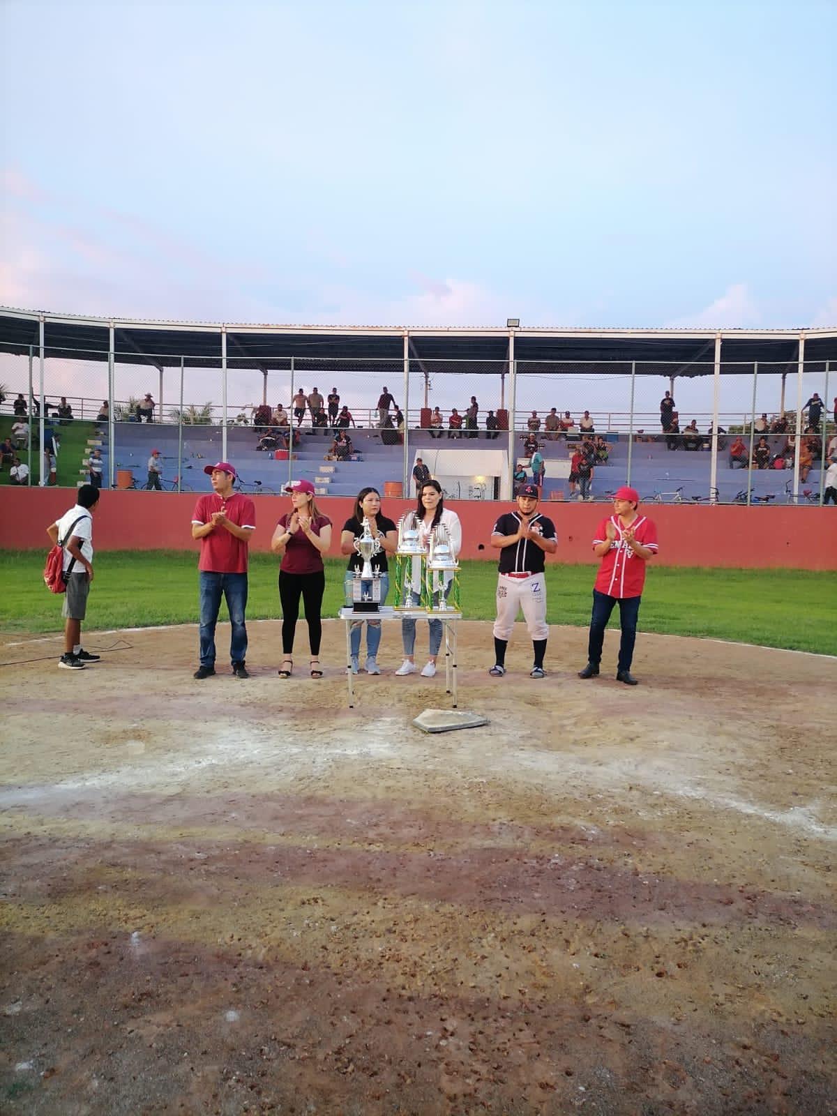 $!Pueblo Nuevo barre a Indios en 4 juegos y es tricampeón del beisbol de Escuinapa